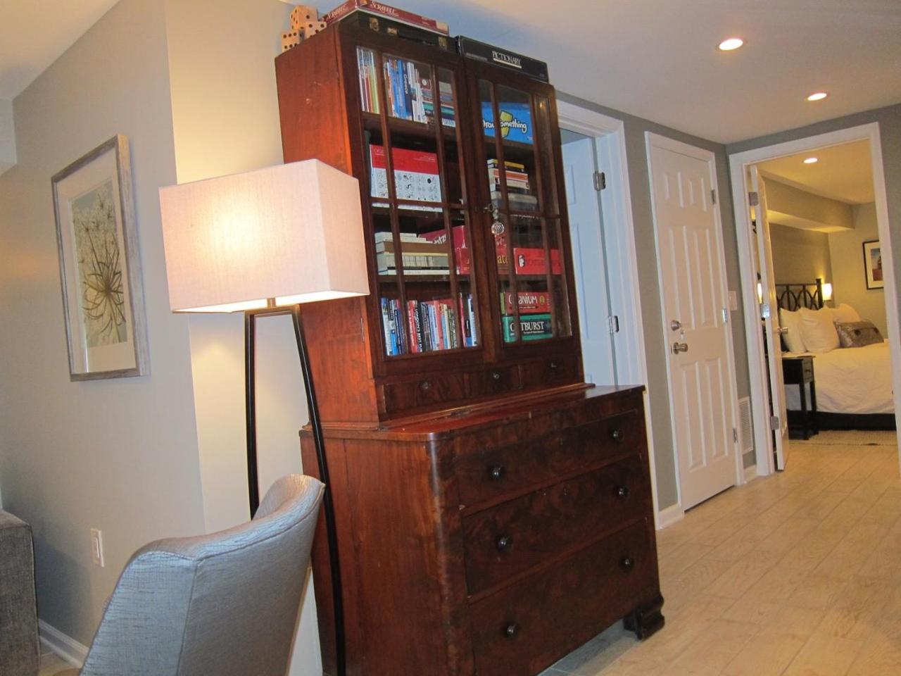 Stylish Renovated Flat, Central, Walk To Dc Sights Washington Exterior photo